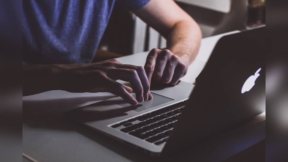 Legal Services Vs Hiring a Lawyer: Which Option Suits You Best?